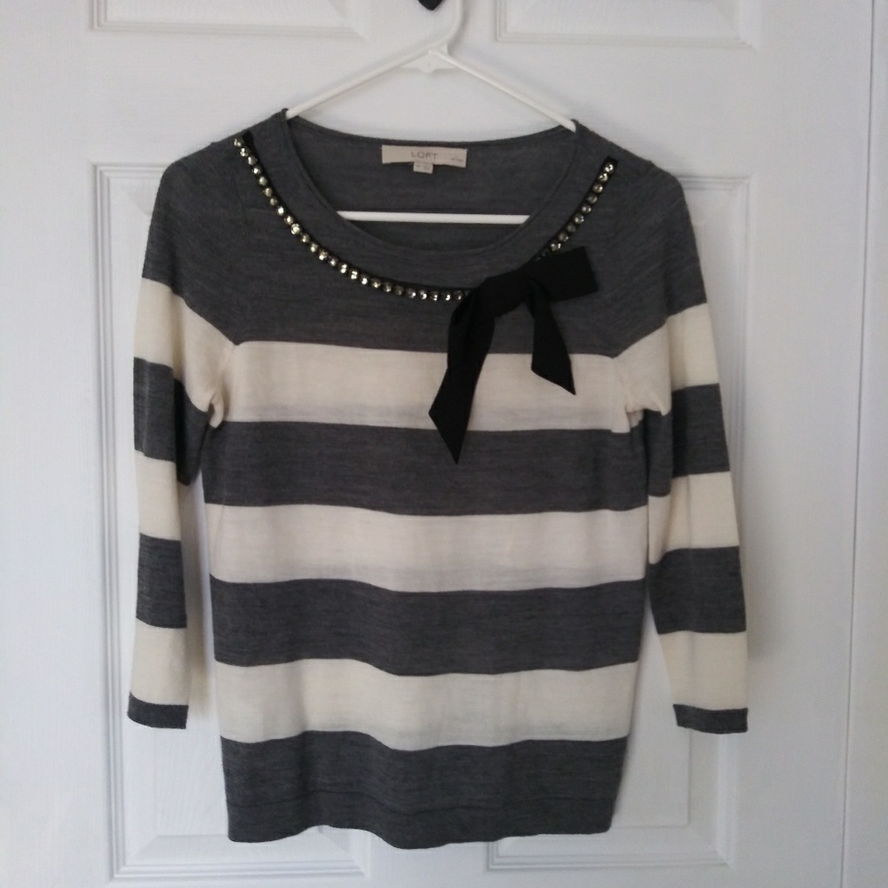Loft| NWOT Rhinestone bow sweater
